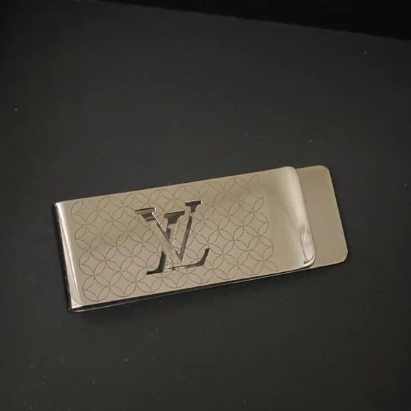 Louis Vuitton Elegant Silver Money Clip - Picture 7 of 12